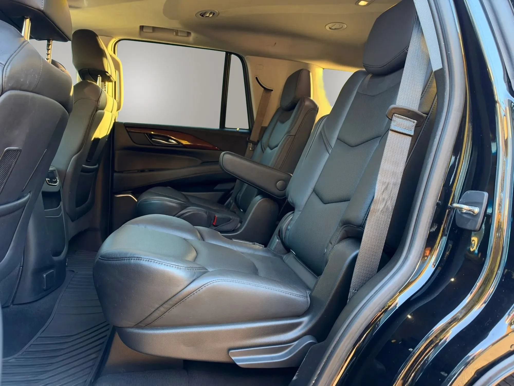 Used 2019 Cadillac Escalade Luxury w/ Escalade Sport Edition AWD/4WD image 20