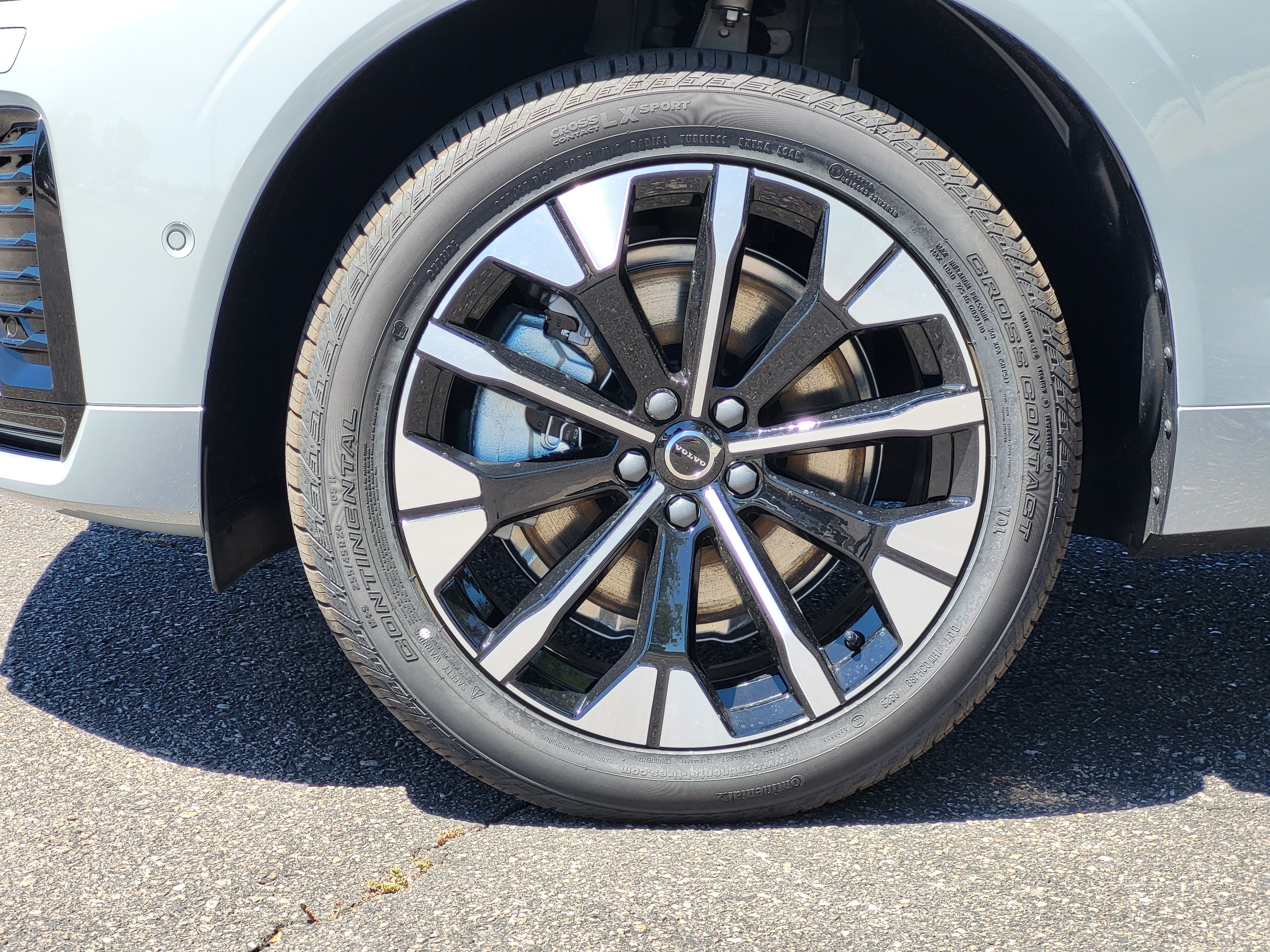 New 2026 Volvo XC60 T8 Plus w/ Protection Package Premier AWD/4WD image 7