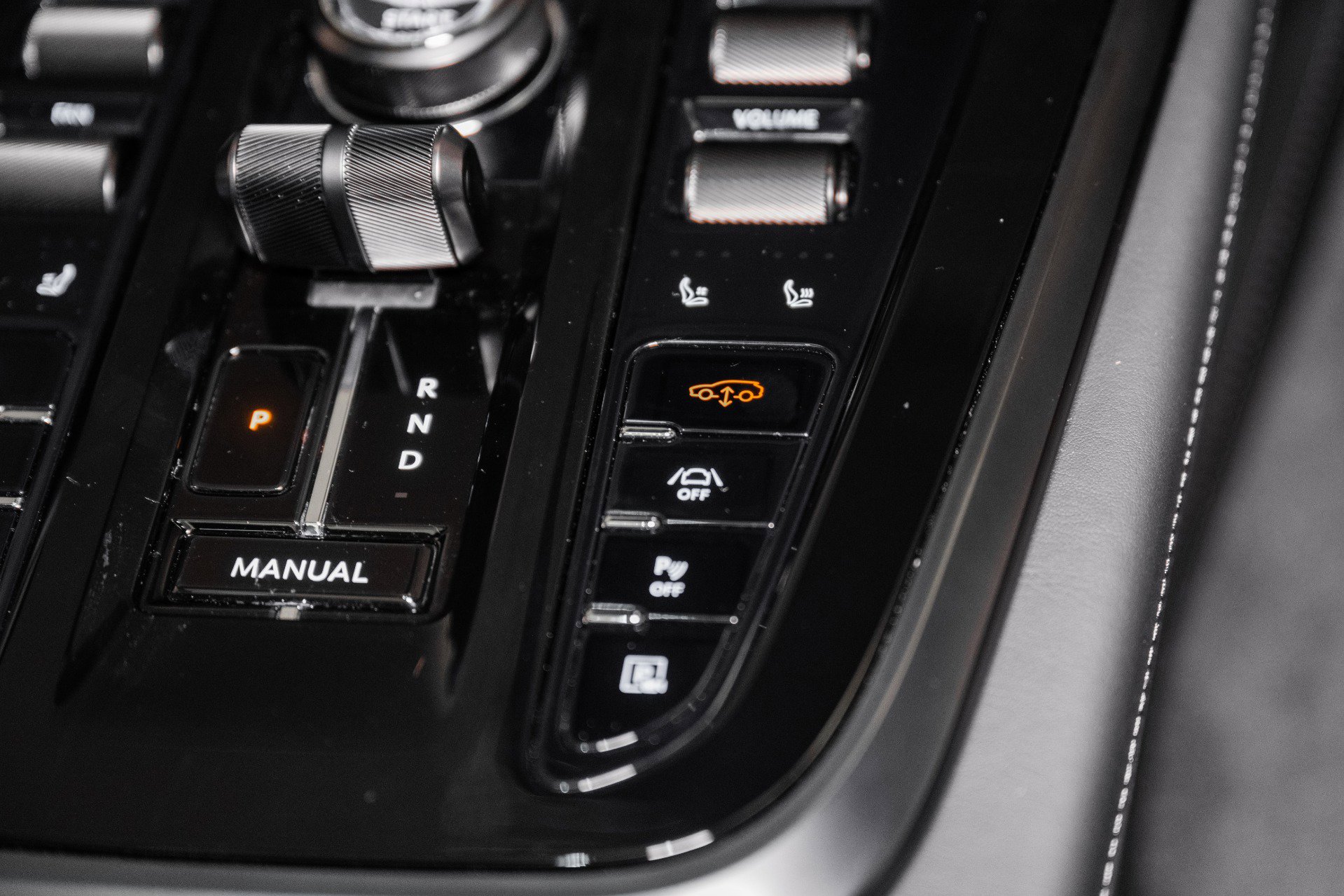 Used 2025 Aston Martin DBX 707 image 45