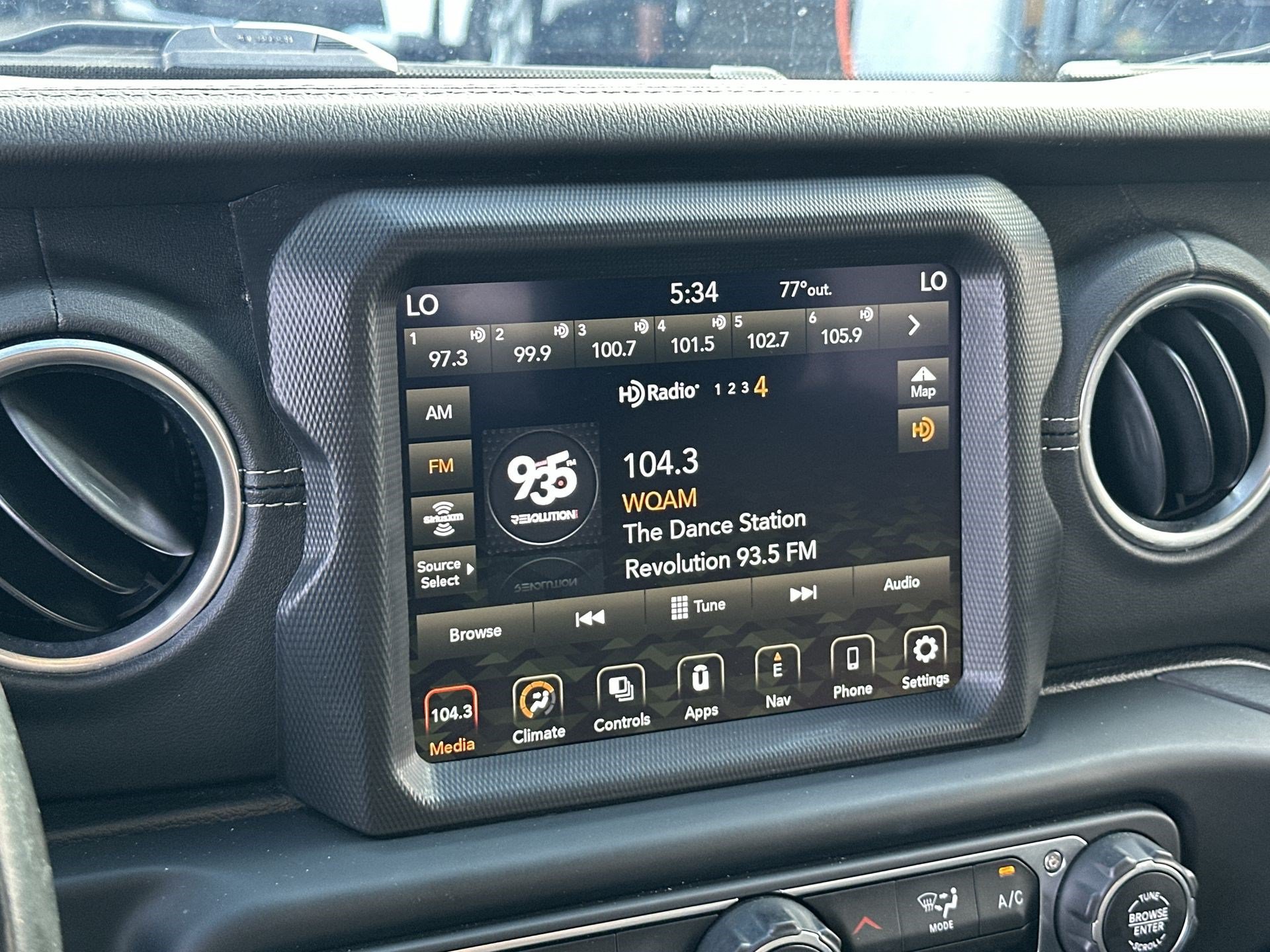 Used 2021 Jeep Gladiator Overland AWD/4WD image 12