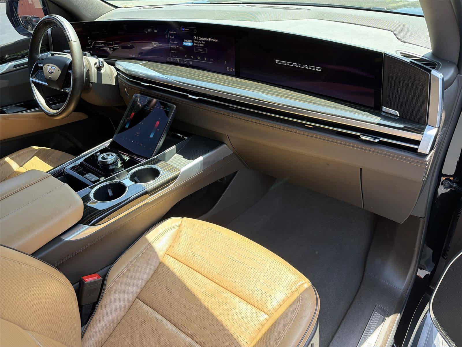 Used 2025 Cadillac Escalade Premium Luxury RWD image 13