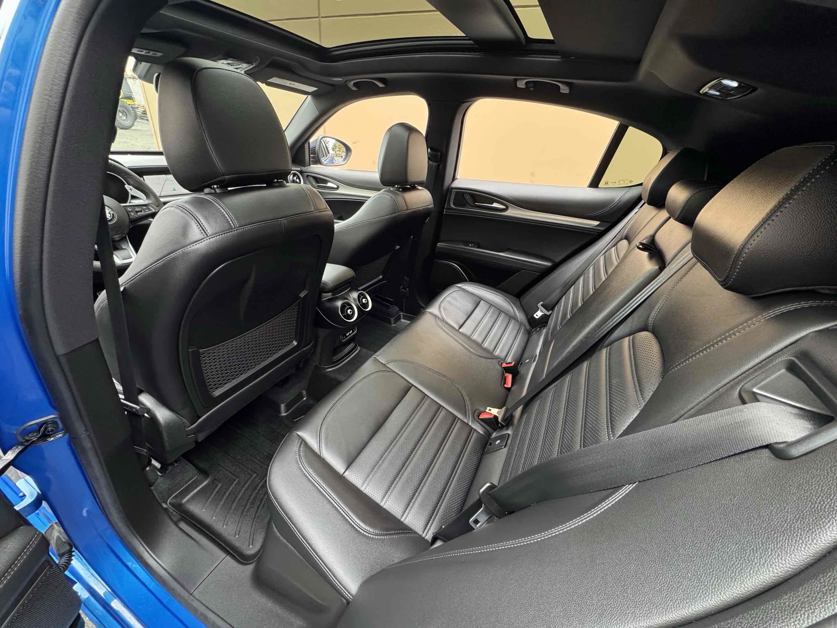 Used 2023 Alfa Romeo Stelvio Veloce AWD/4WD image 50