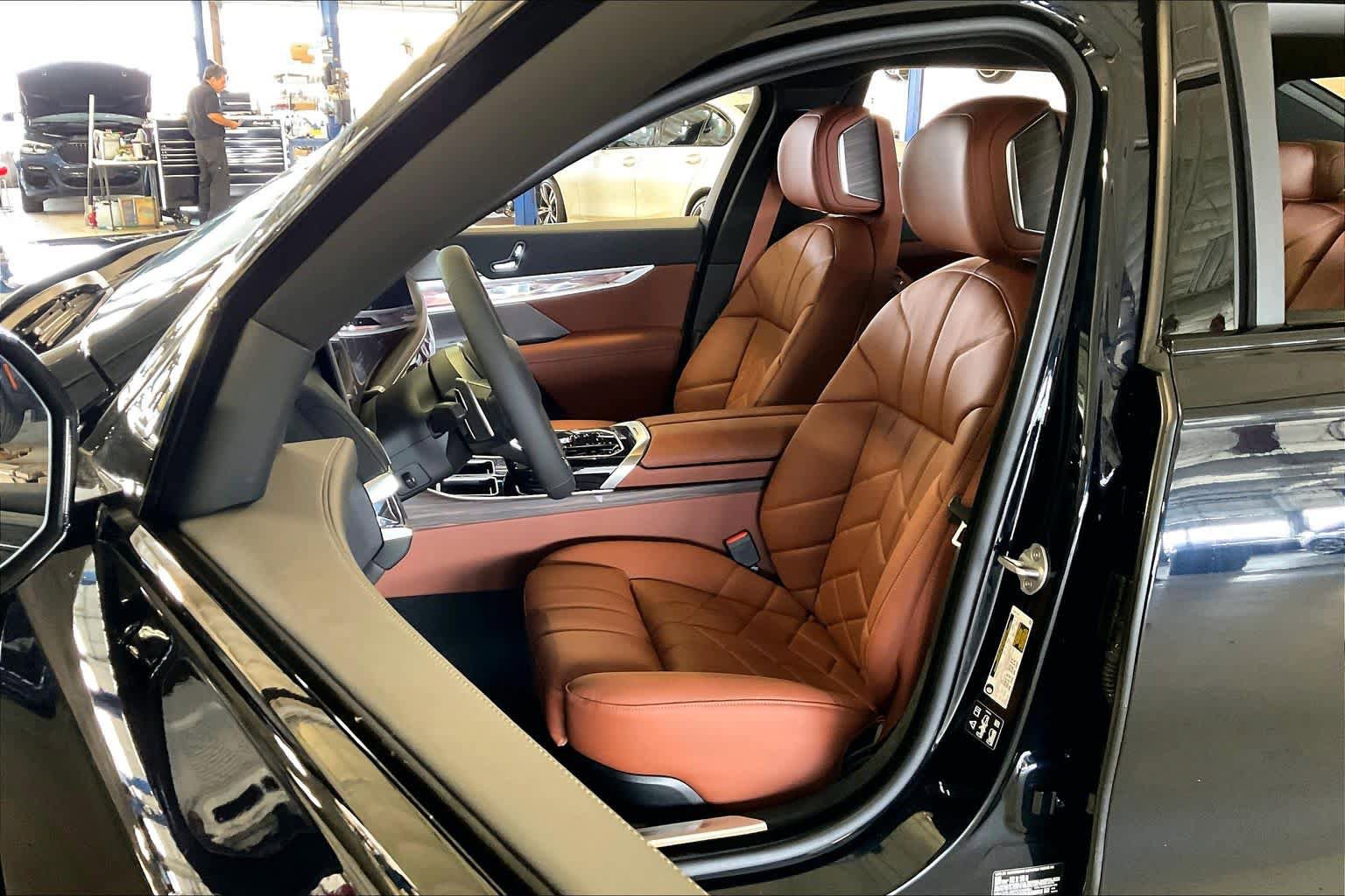 New 2026 BMW 760i xDrive AWD/4WD image 9