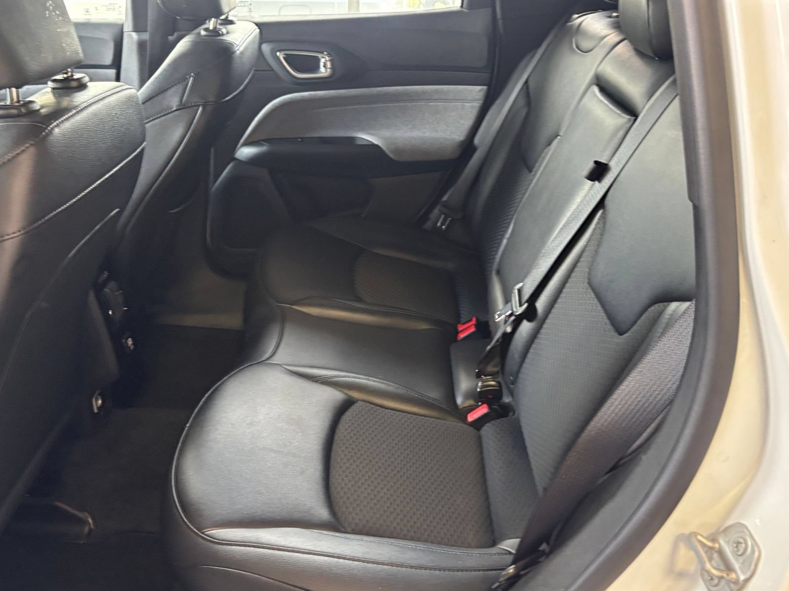 Used 2025 Jeep Compass Latitude AWD/4WD image 26