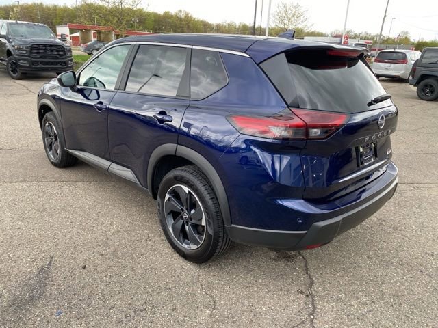 Used 2025 Nissan Rogue SV AWD/4WD image 8