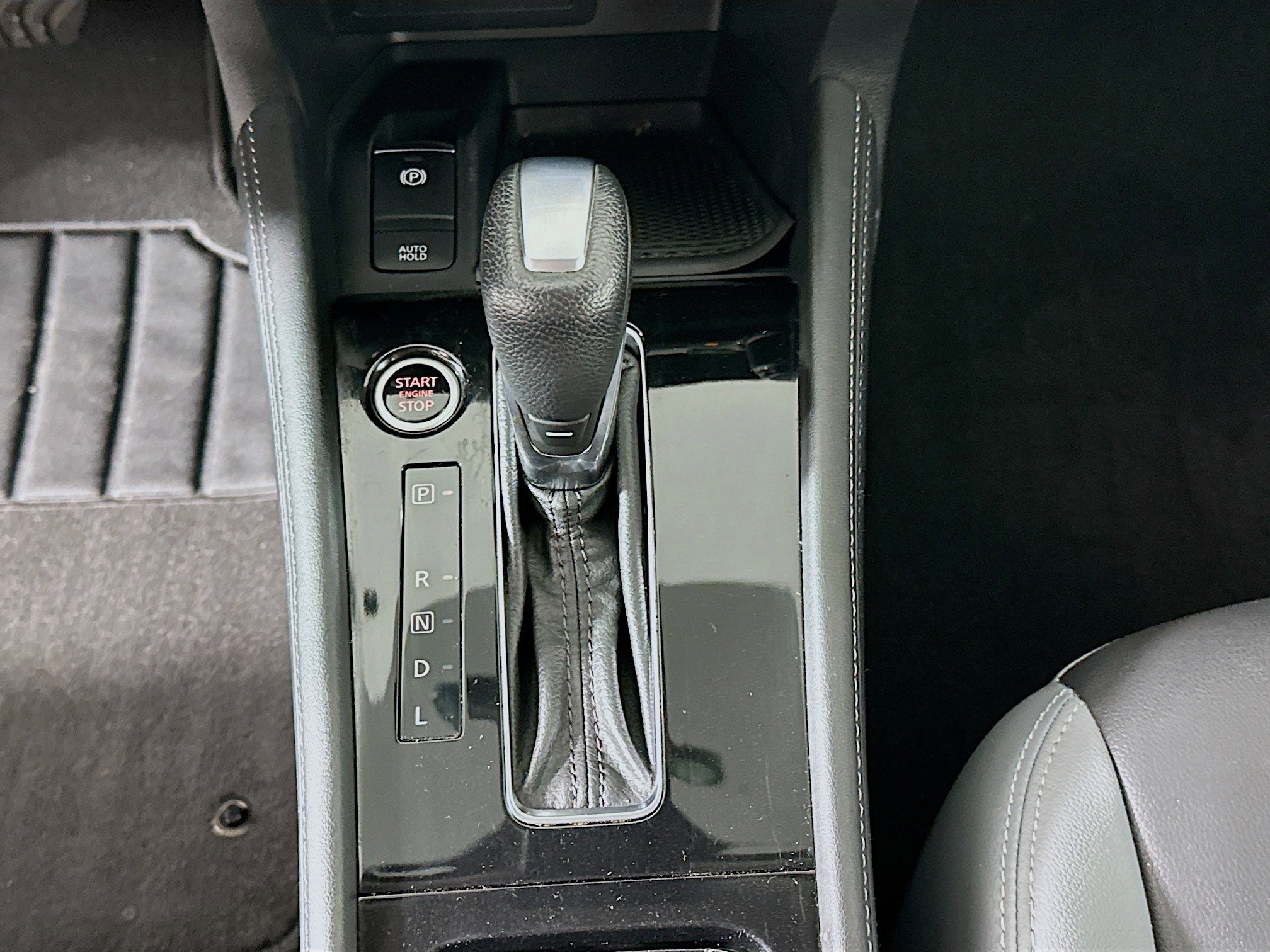 Used 2021 Nissan Kicks SR w/ SR Premium Package FWD image 23