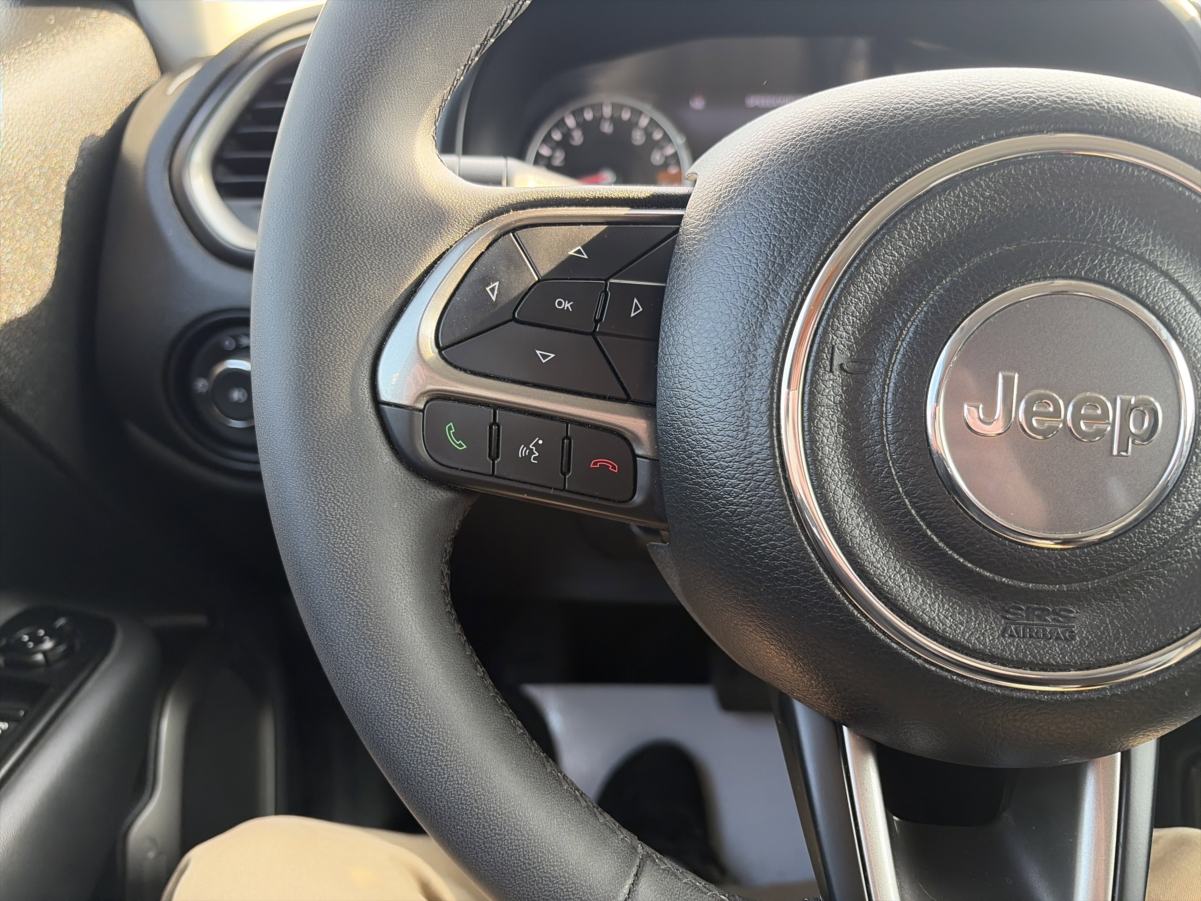 Used 2022 Jeep Renegade Latitude AWD/4WD image 18