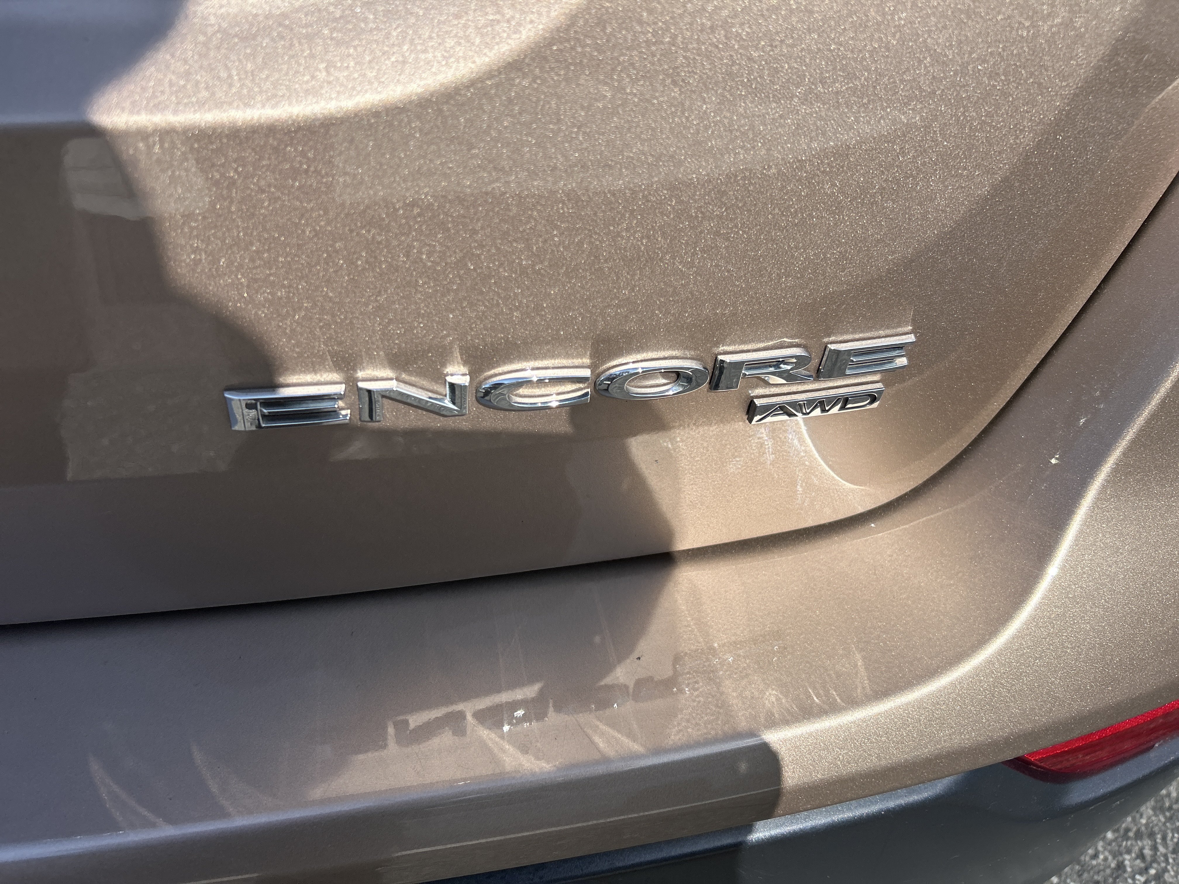 Used 2018 Buick Encore Essence w/ Experience Buick Package AWD/4WD image 9