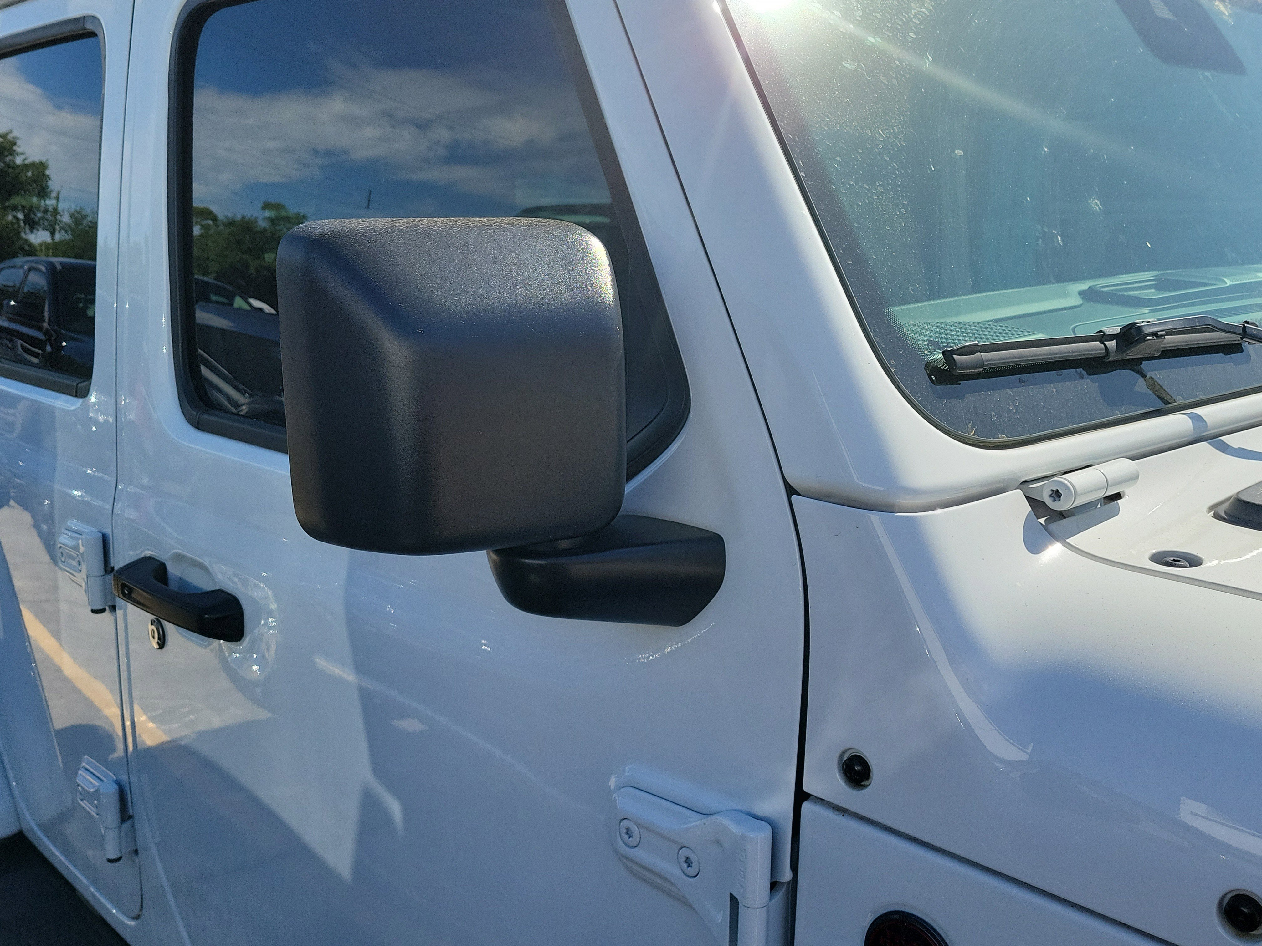 Used 2024 Jeep Wrangler Unlimited Rubicon AWD/4WD image 9