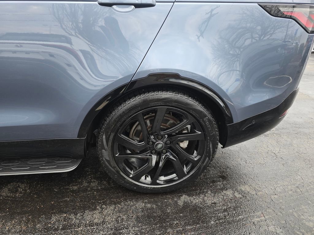 Used 2023 Land Rover Discovery S R-Dynamic image 4