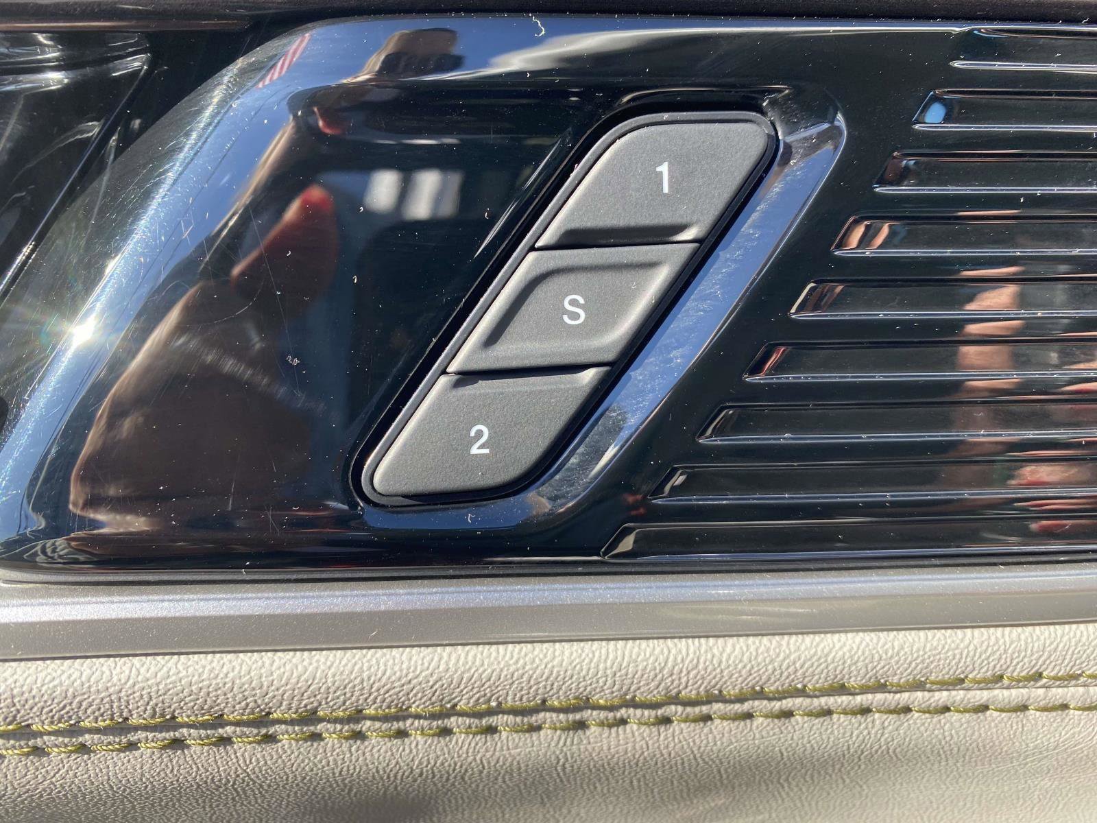 Certified 2024 Jeep Wagoneer 4WD w/ Convenience Group I image 23