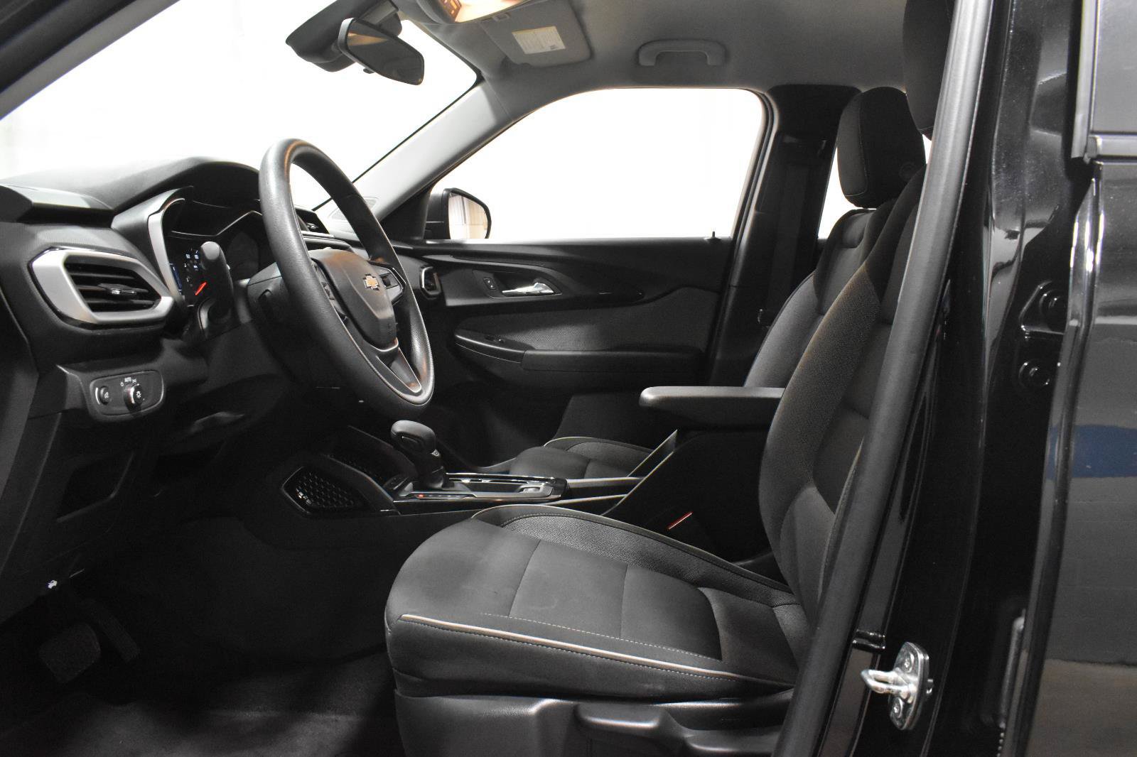 Used 2023 Chevrolet TrailBlazer LS FWD image 8