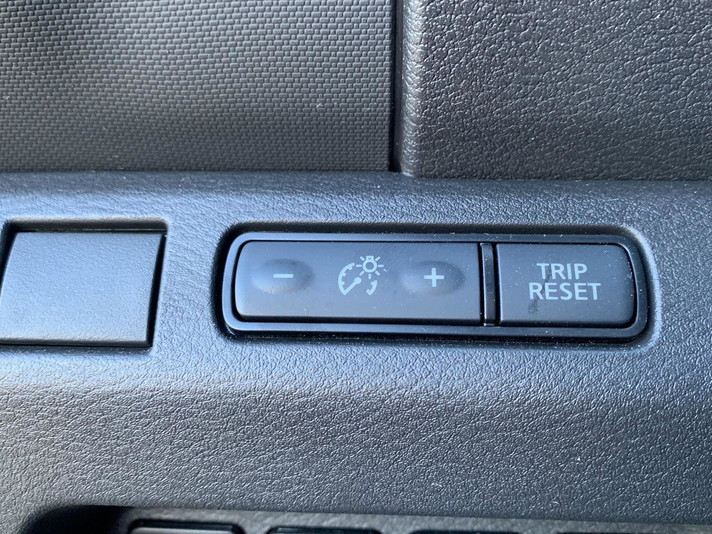 Used 2024 Nissan Frontier SV image 12