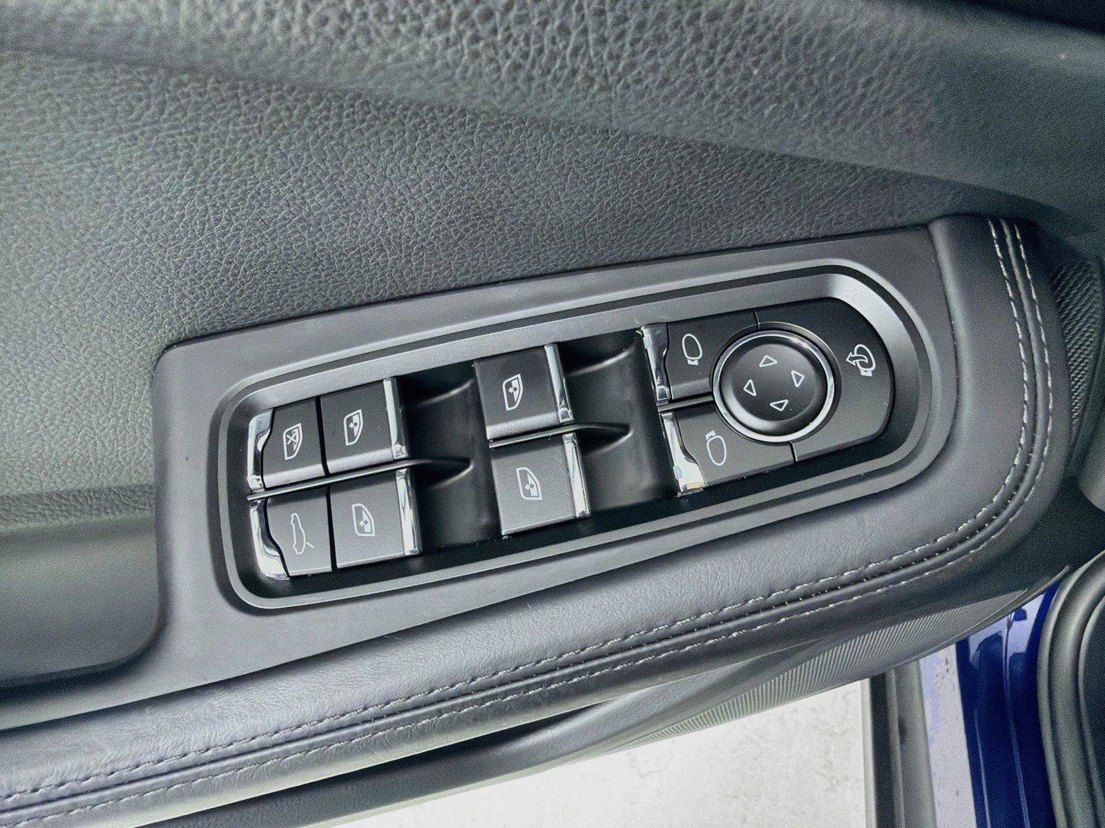Certified 2024 Porsche Macan Turbo AWD/4WD image 8