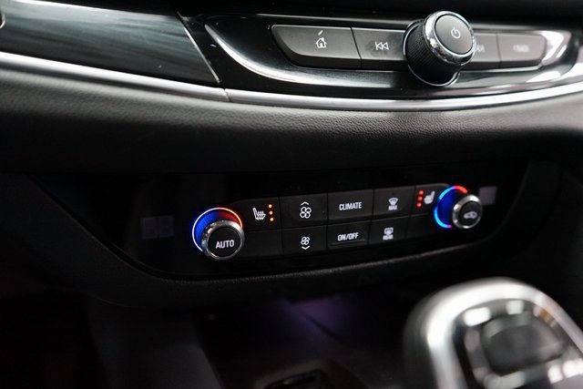 Used 2020 Buick Enclave Essence image 38