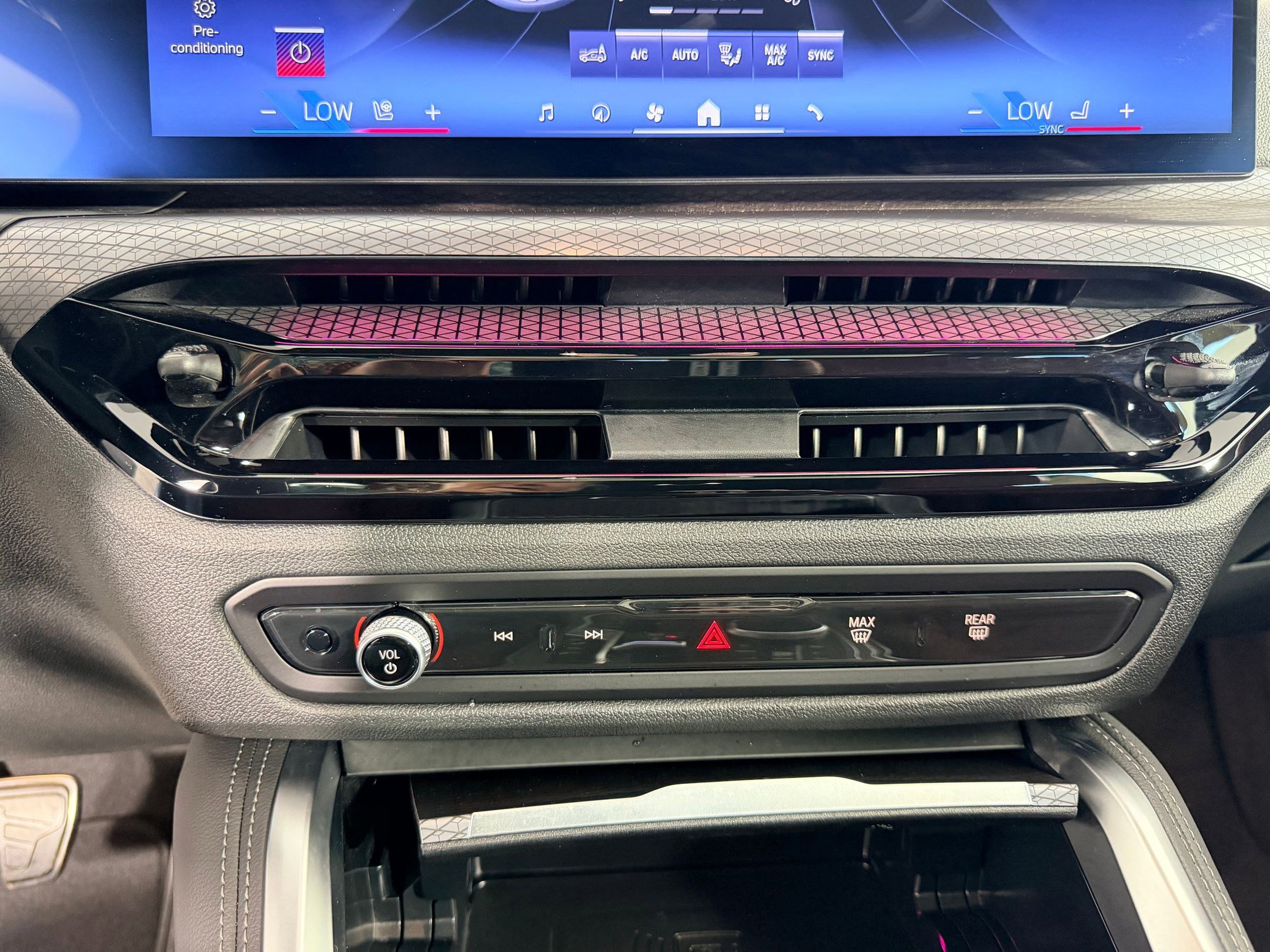 Certified 2025 BMW M440i image 23