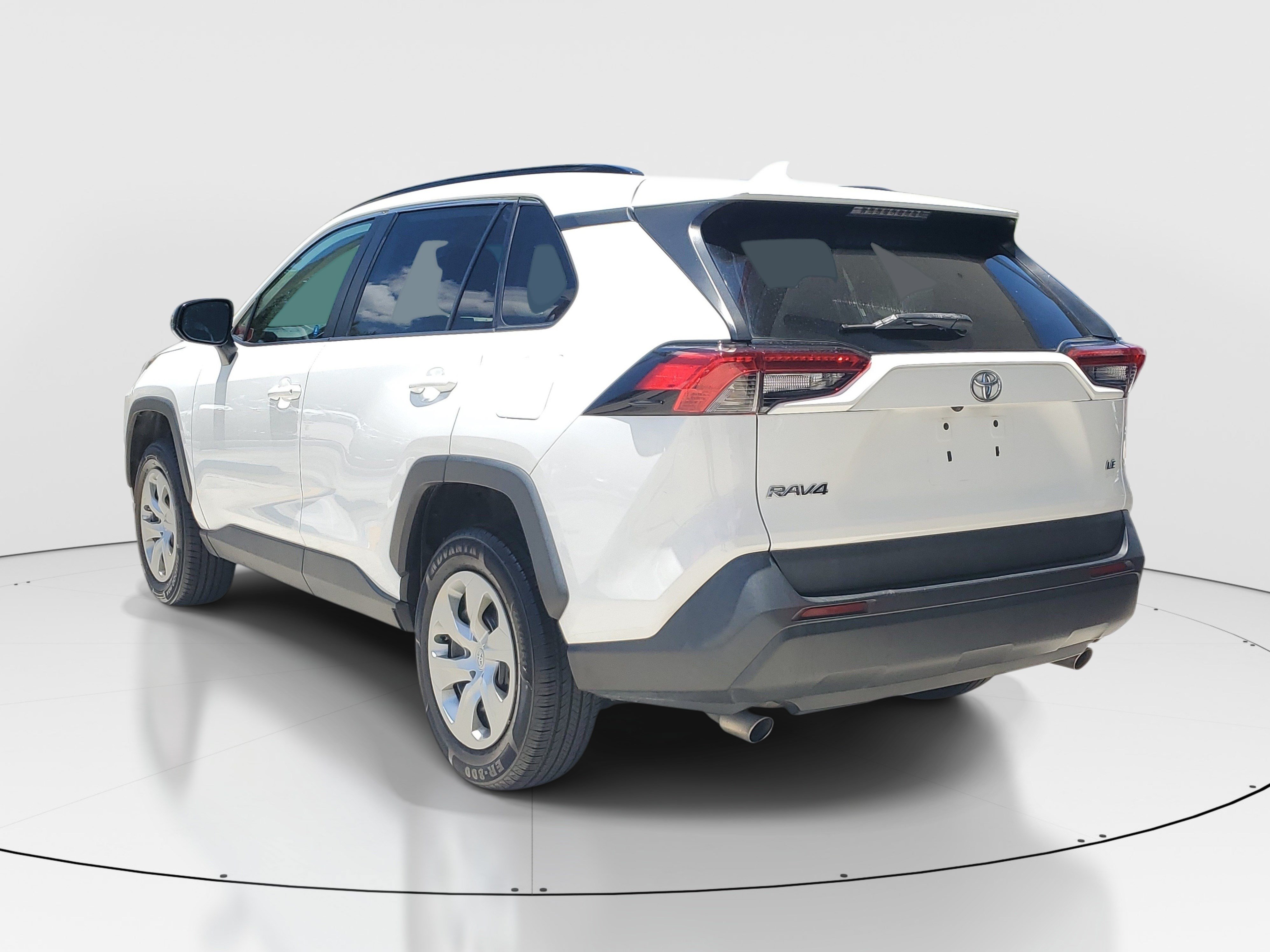 Used 2021 Toyota RAV4 LE FWD image 4