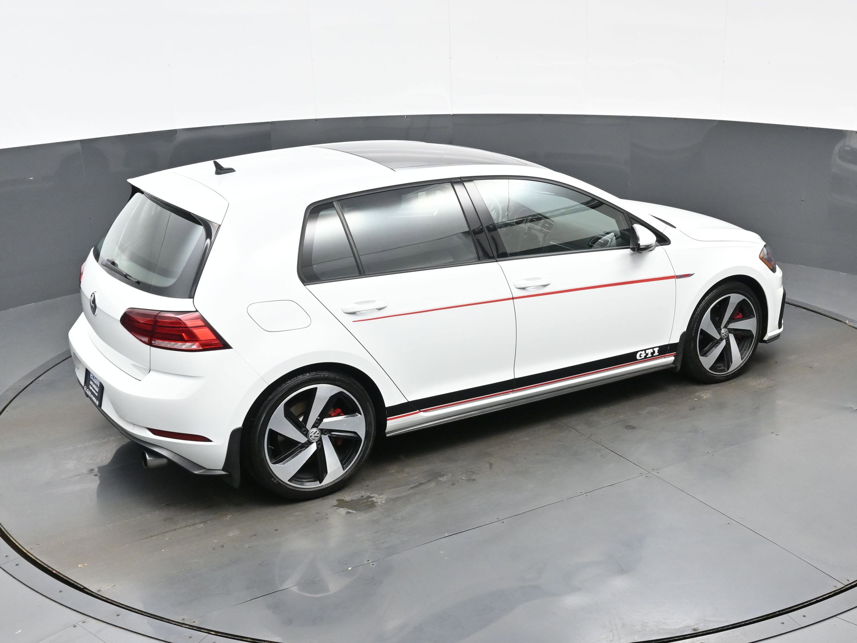Used 2018 Volkswagen GTI SE FWD image 38