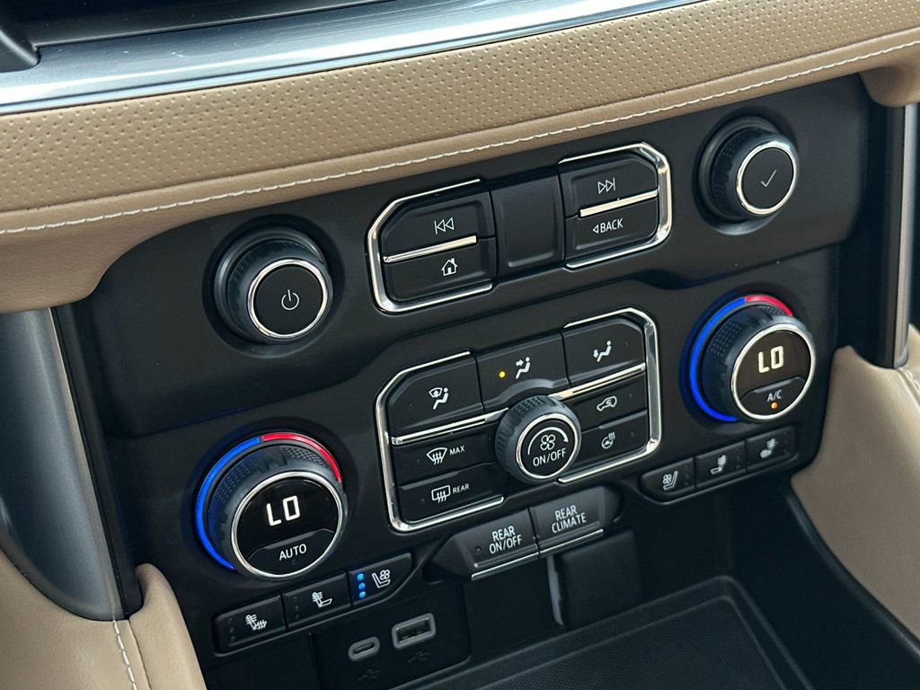 Used 2024 Chevrolet Tahoe Premier w/ Advanced Technology Package image 26