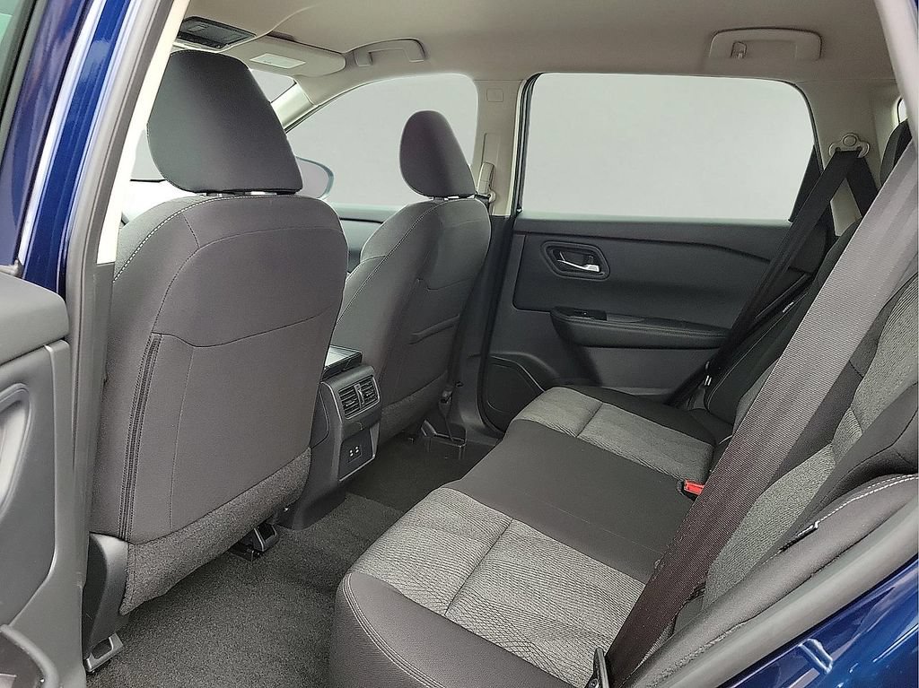 Used 2025 Nissan Rogue SV AWD/4WD image 9