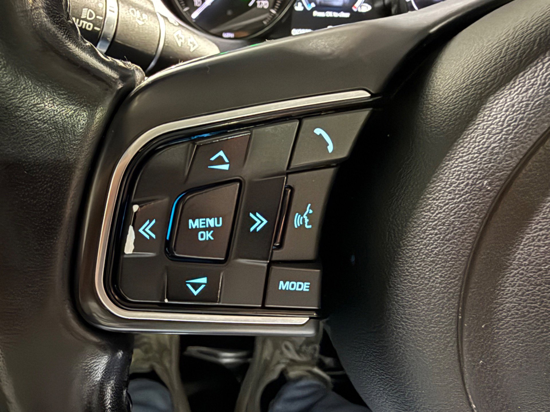 Used 2018 Jaguar E-PACE S image 23