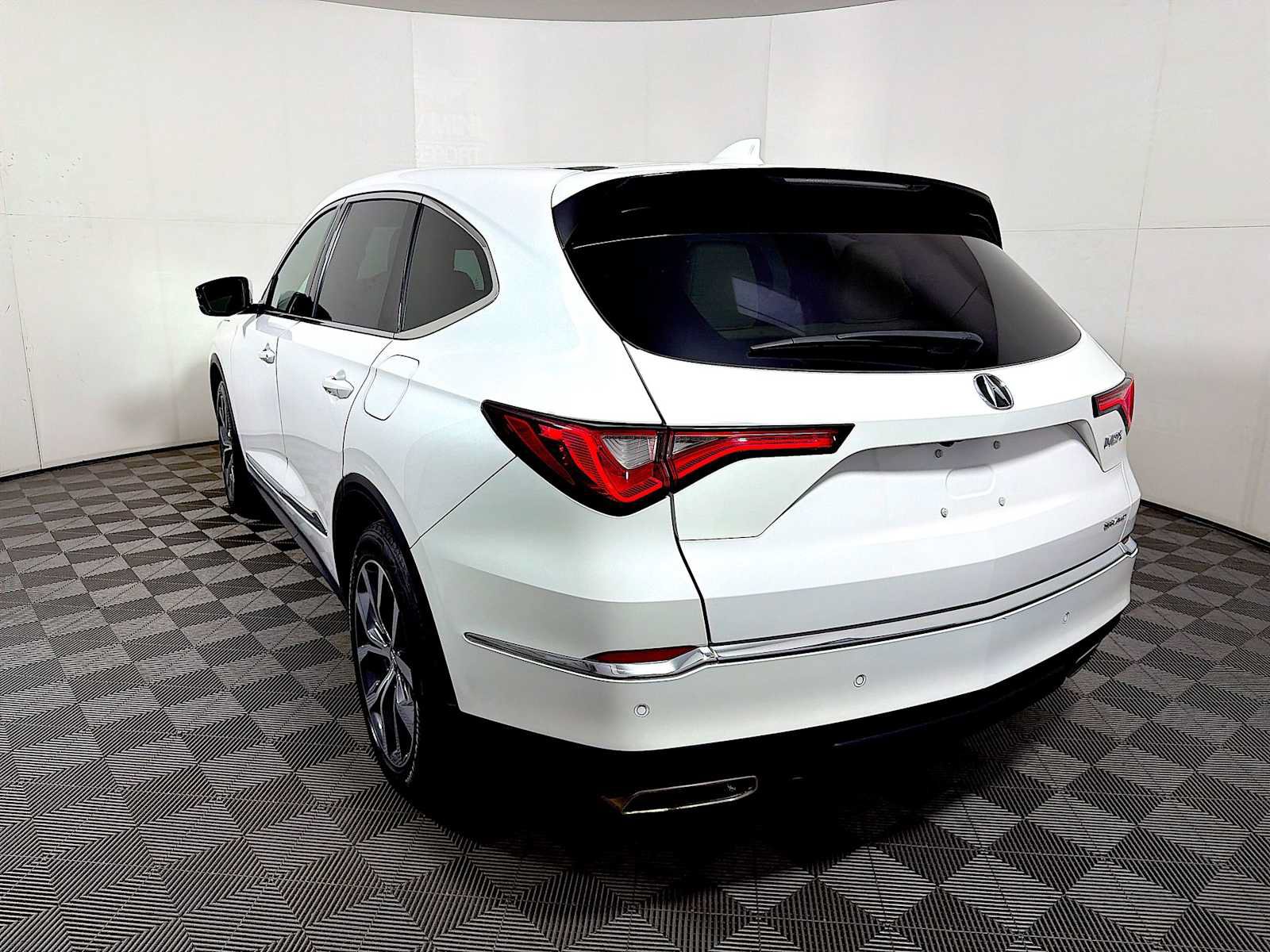 Used 2023 Acura MDX SH-AWD w/ Technology Package image 5