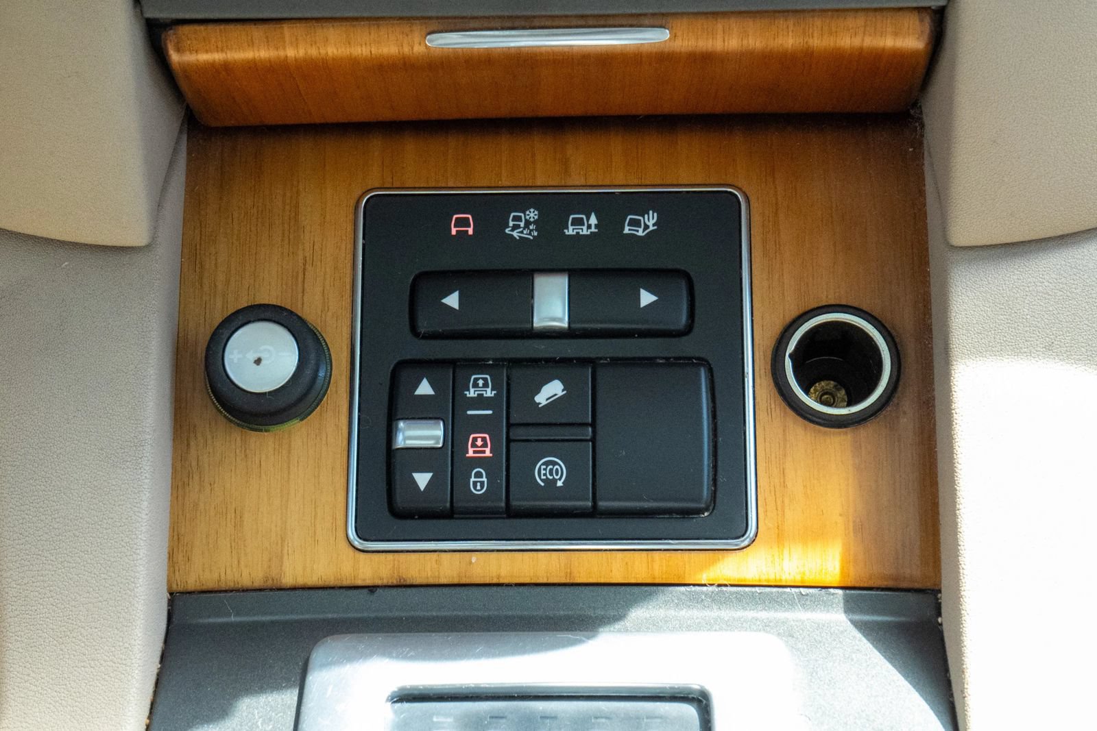 Used 2014 Land Rover LR4 HSE LUX AWD/4WD image 23