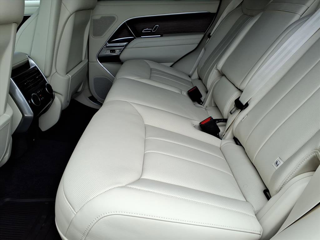 New 2026 Land Rover Range Rover SE image 5