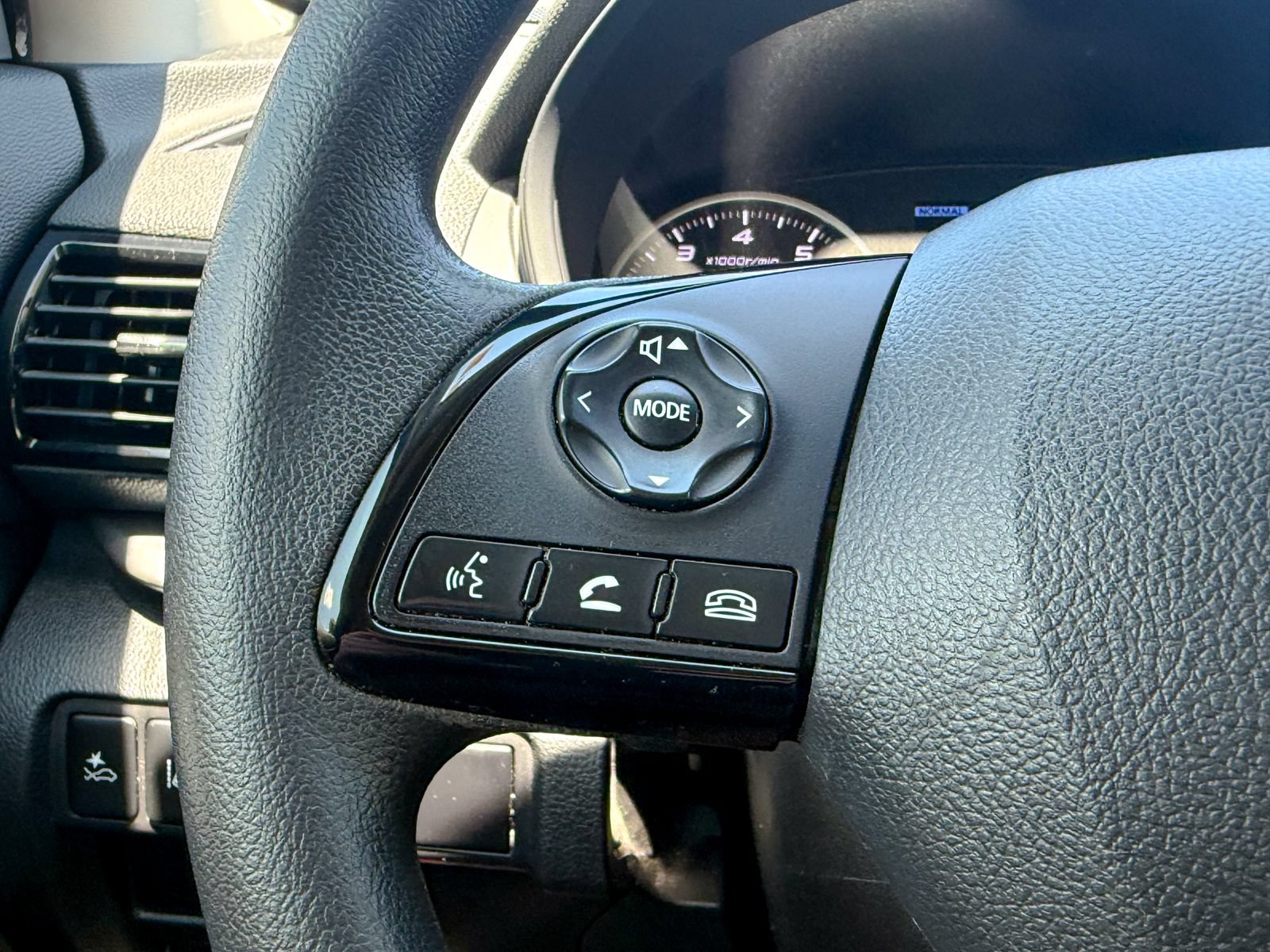 Used 2022 Mitsubishi Eclipse Cross LE AWD/4WD image 42