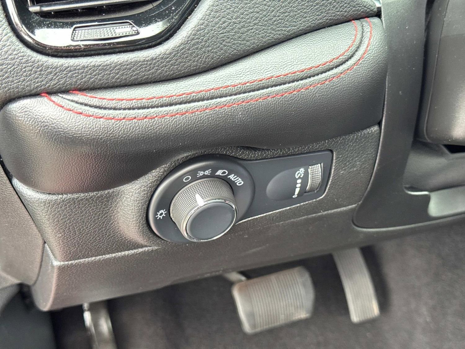 Used 2024 Dodge Durango GT image 28