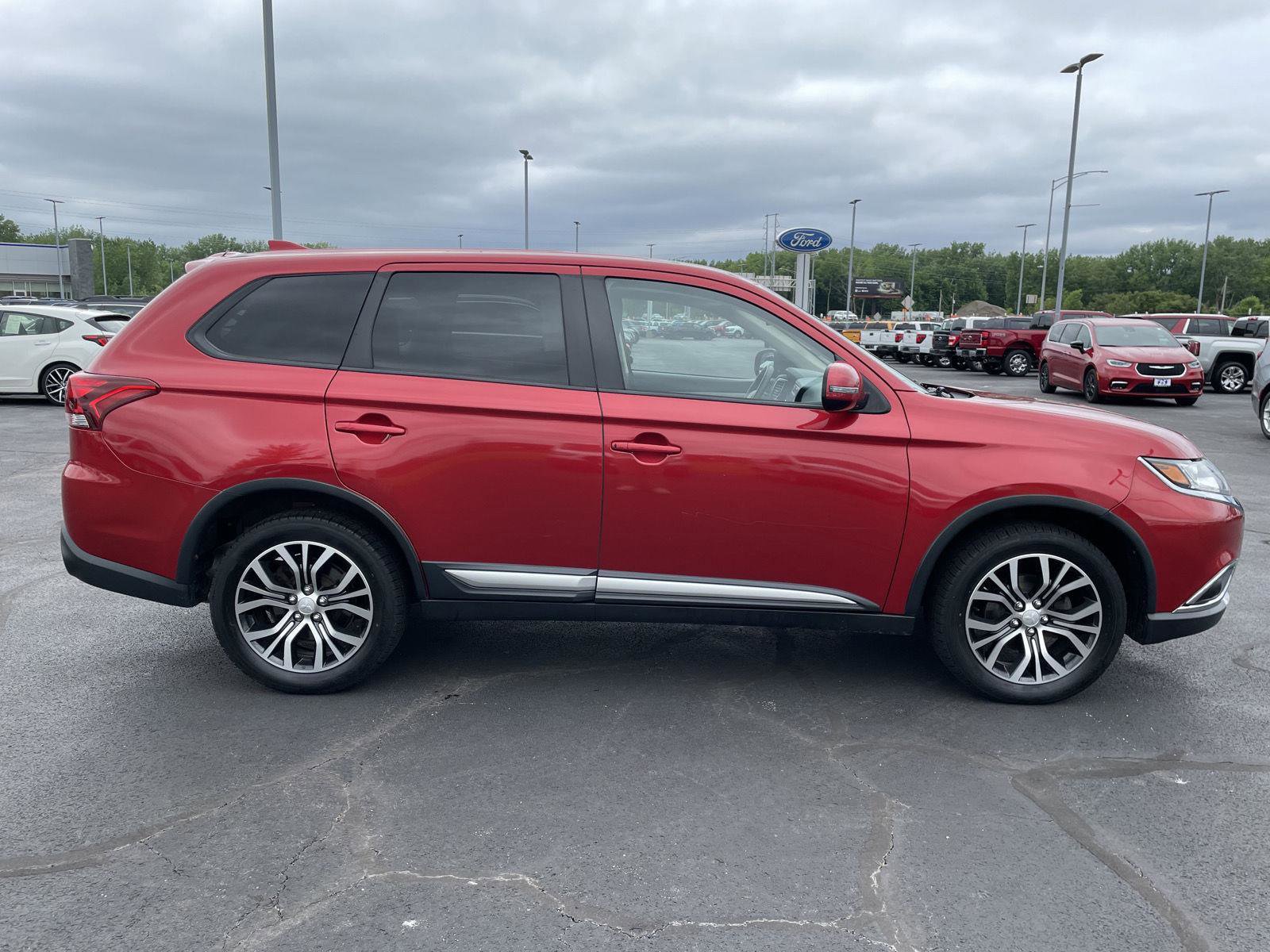 Used 2018 Mitsubishi Outlander SE AWD/4WD image 6