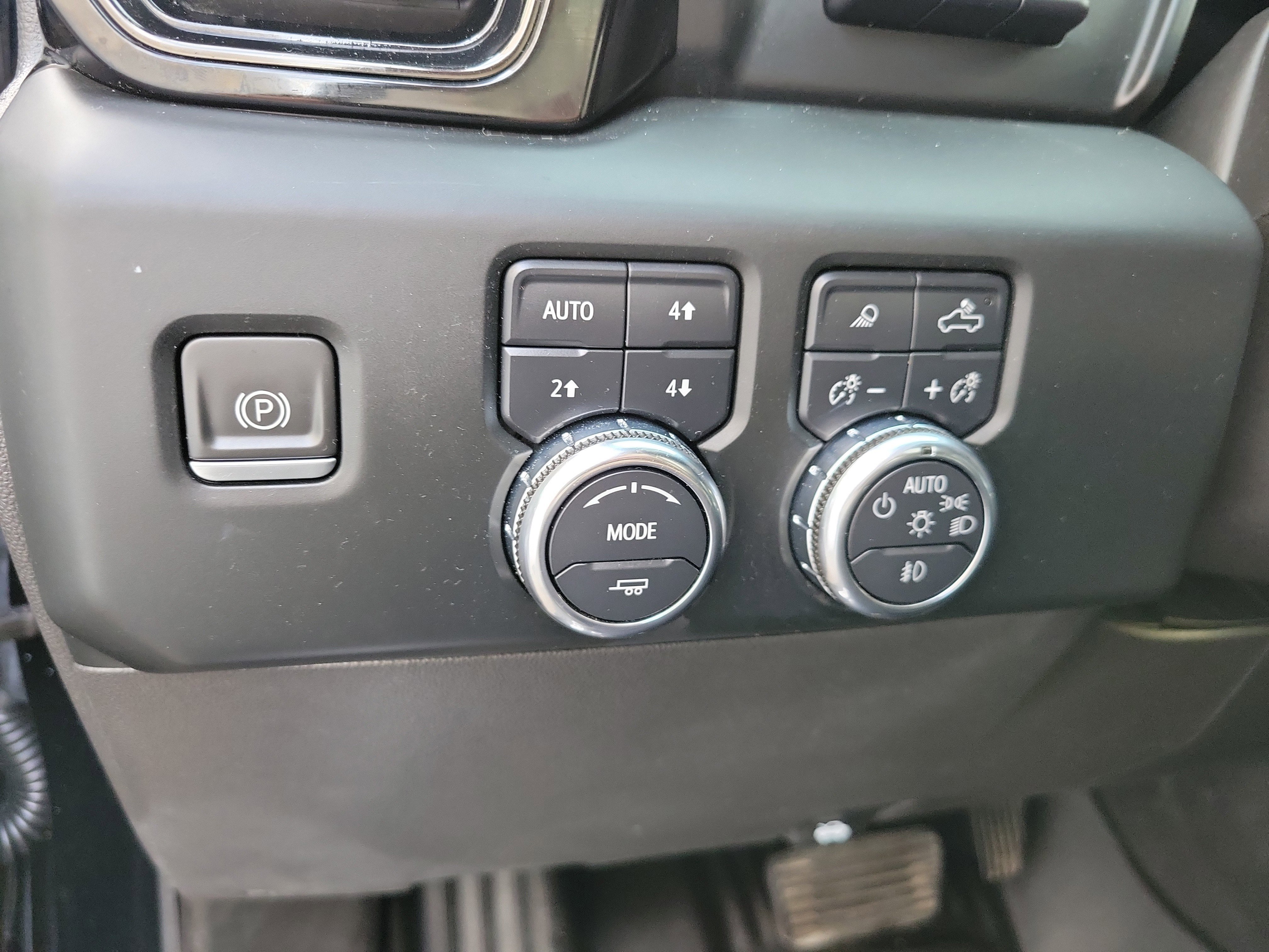 Used 2022 GMC Sierra 1500 AT4X image 32