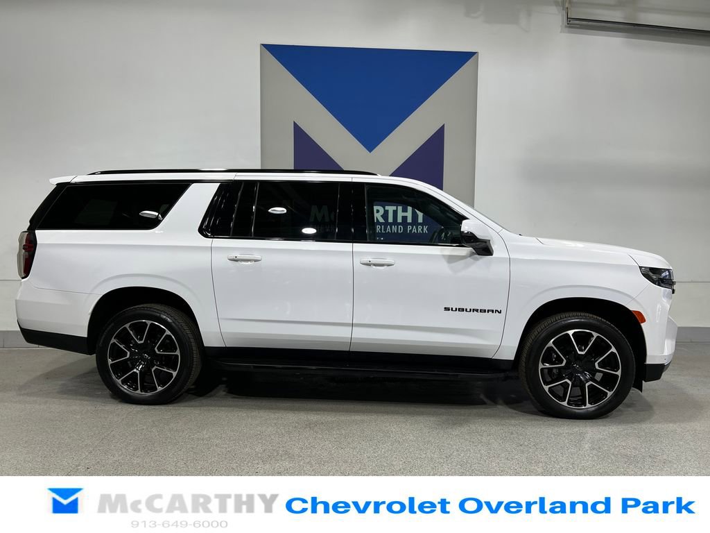 Used 2024 Chevrolet Suburban RST w/ Luxury Package AWD/4WD image 4