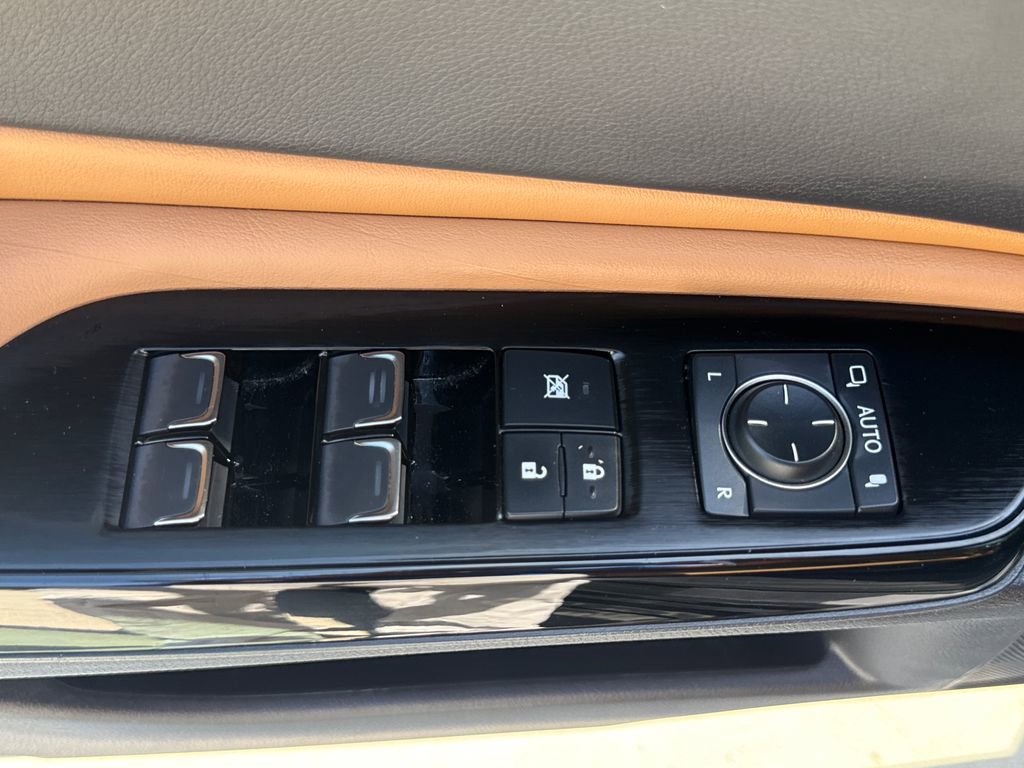 Used 2022 Lexus ES 350 Ultra Luxury w/ Accessory Package 2 FWD image 14