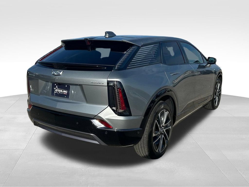 Used 2025 Cadillac Optiq Sport 2 w/ LPO, Floor Liner Package AWD/4WD image 5