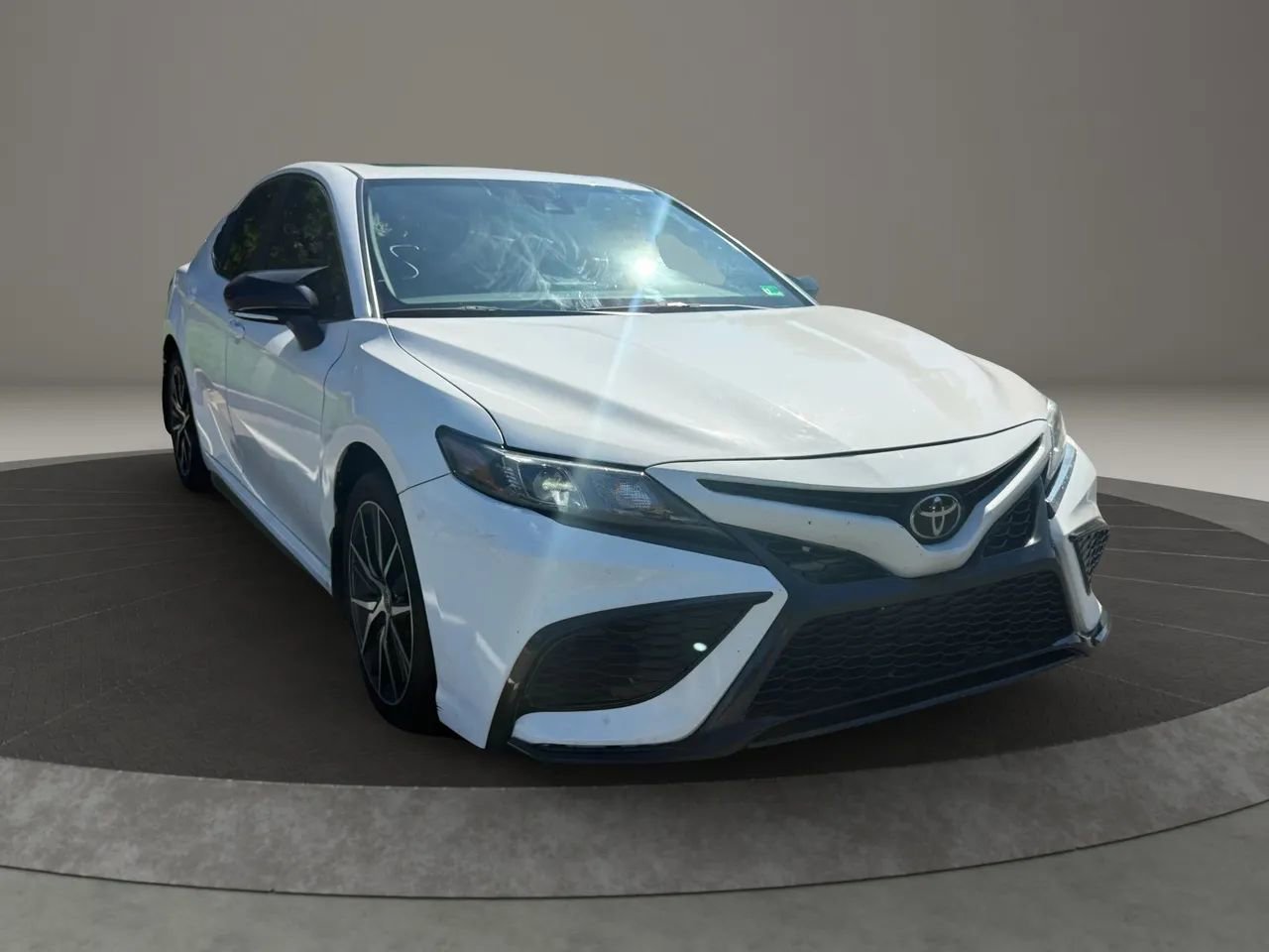 Used 2024 Toyota Camry SE w/ Convenience Package image 2