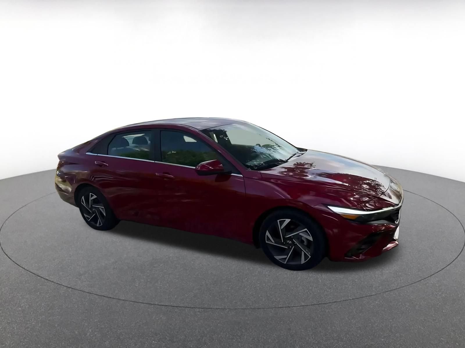 Used 2025 Hyundai Elantra SEL FWD image 2