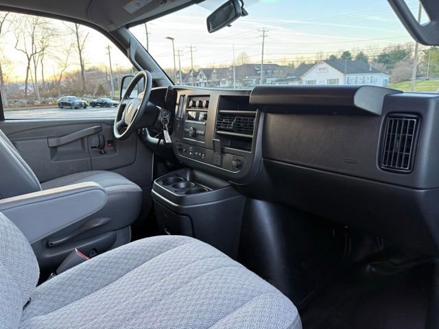 Used 2025 Chevrolet Express 3500 LS w/ Chrome Appearance Package image 19