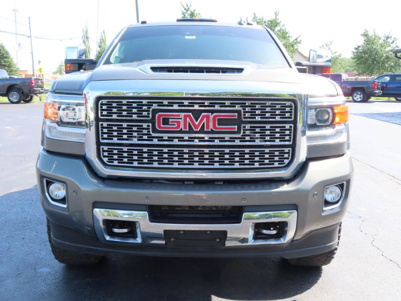 Used 2018 GMC Sierra 3500 Denali w/ Duramax Plus Package AWD/4WD image 9