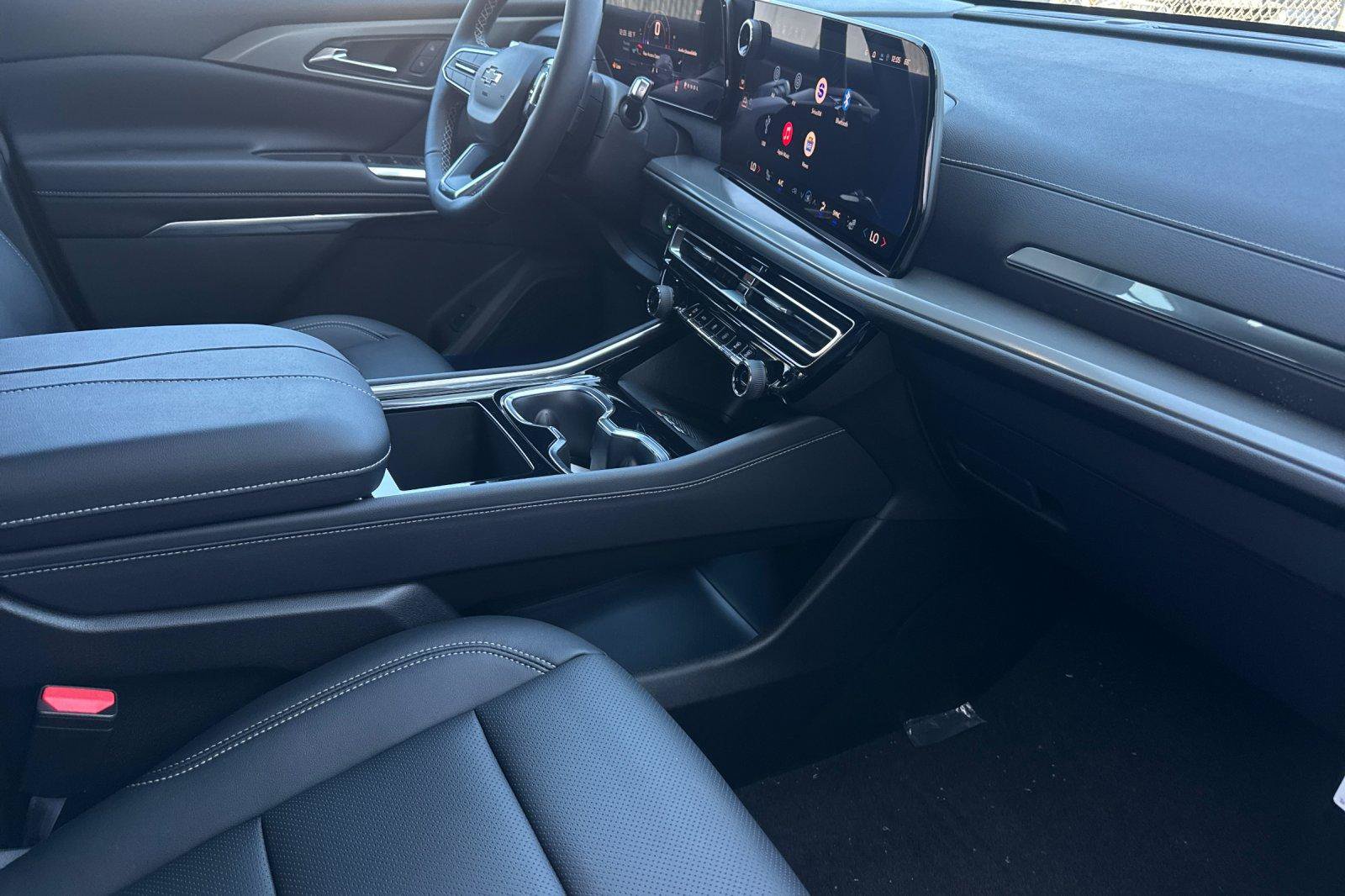 New 2027 Chevrolet Traverse LT w/ Midnight/Sport Edition FWD image 22
