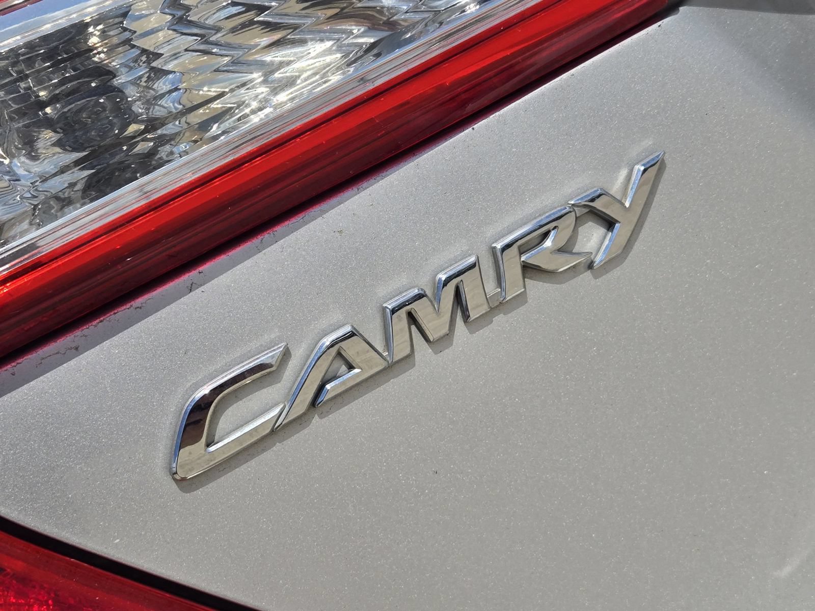 Used 2014 Toyota Camry SE FWD image 12