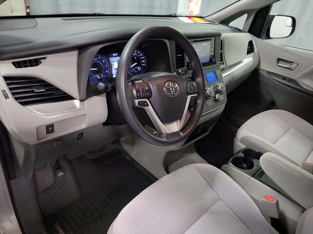 Used 2020 Toyota Sienna LE FWD image 13