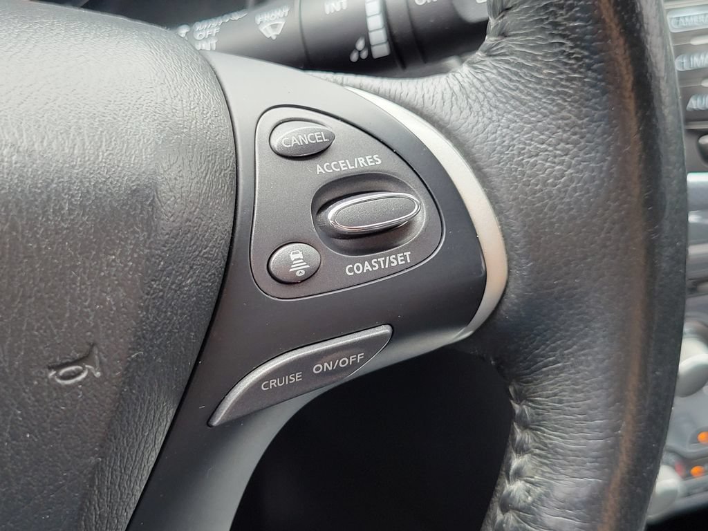 Used 2018 Nissan Pathfinder SL w/ Midnight Edition Package AWD/4WD image 17