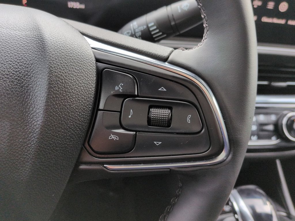 Used 2025 Buick Envista Sport Touring w/ Experience Buick Package FWD image 26