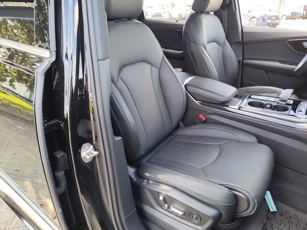 Certified 2025 Audi Q7 3.0T Prestige w/ Prestige Package image 33