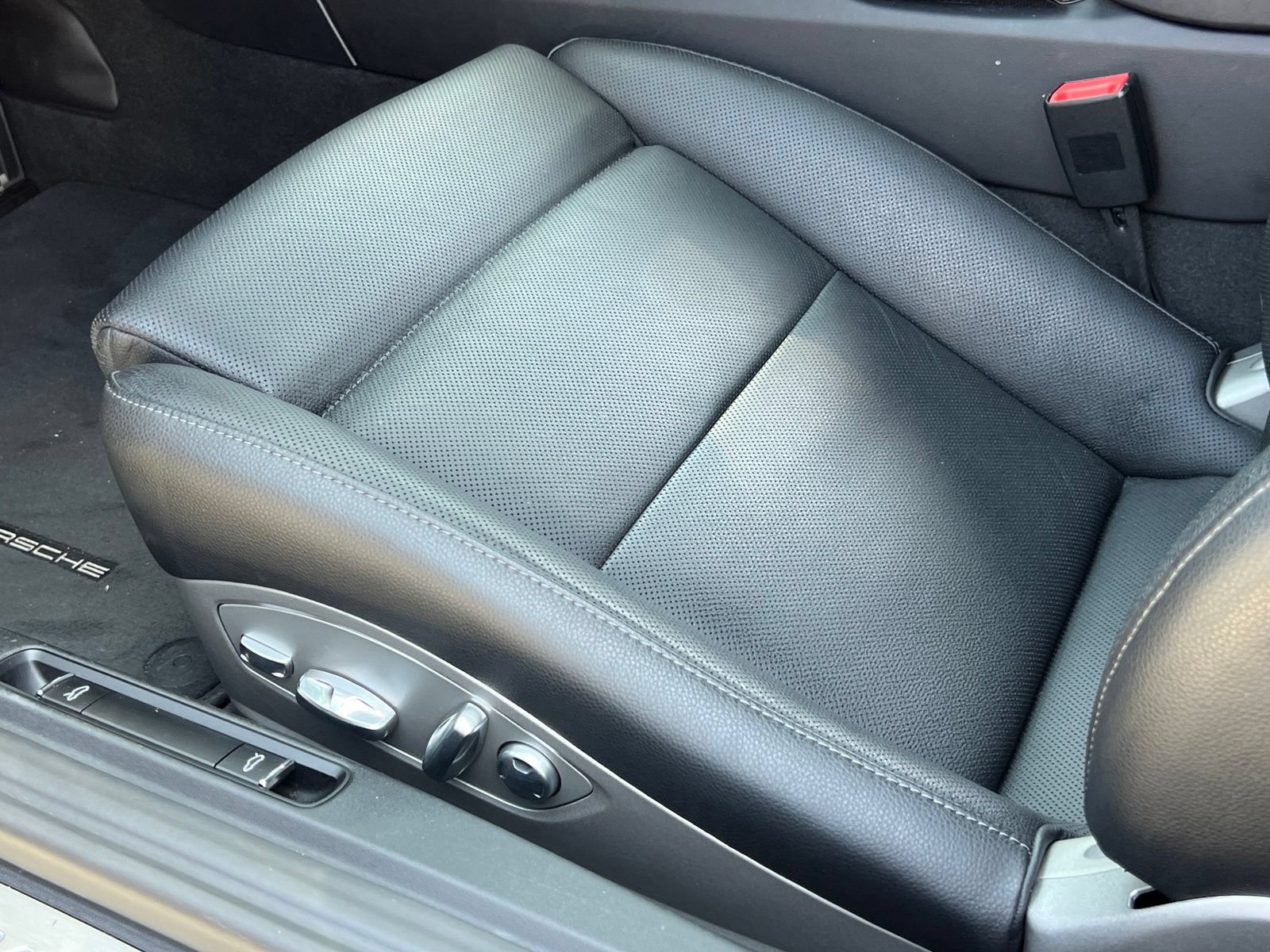Certified 2019 Porsche 911 Carrera 4S AWD/4WD image 30