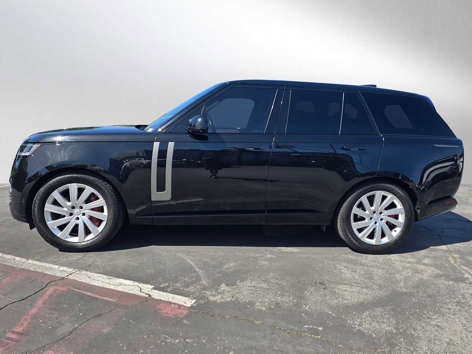 Used 2023 Land Rover Range Rover SE image 4