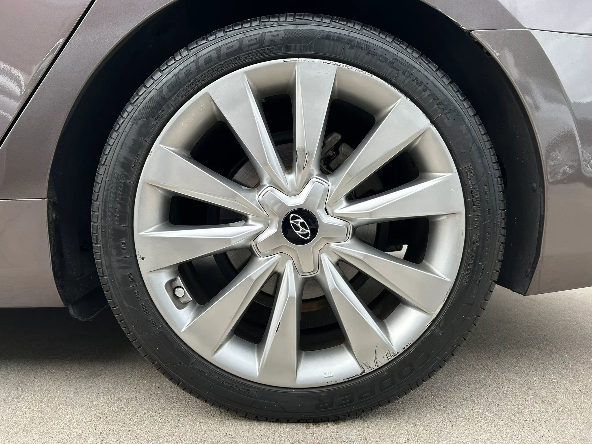 Used 2016 Hyundai Azera Limited FWD image 26