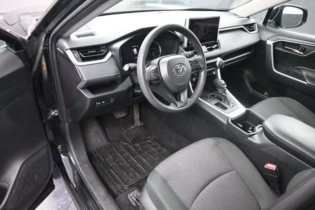 Used 2024 Toyota RAV4 XLE FWD image 21
