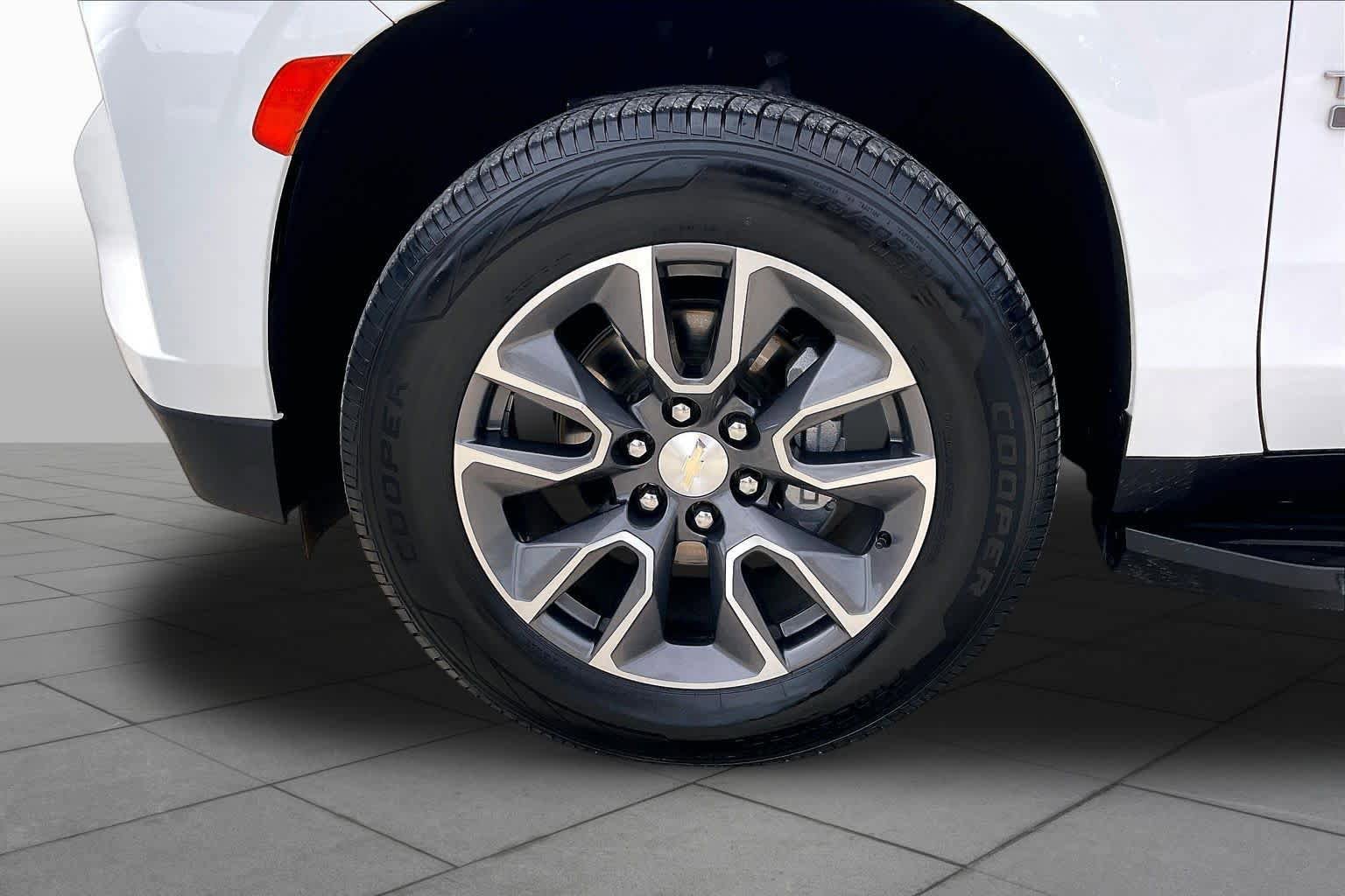 Used 2021 Chevrolet Tahoe LT w/ LT Signature Package RWD image 11